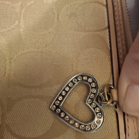 Coach Accordion Zip Wallet with Dangling Heart Charm in Signature Jacquard. - Picture 5 of 12
